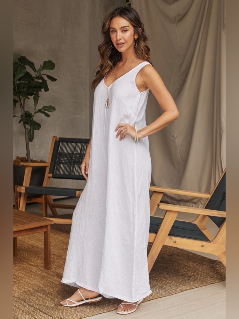 (11806-WHT) LINEN SLEEVELESS V-NECK JUMPSUIT - Picture 2 of 3